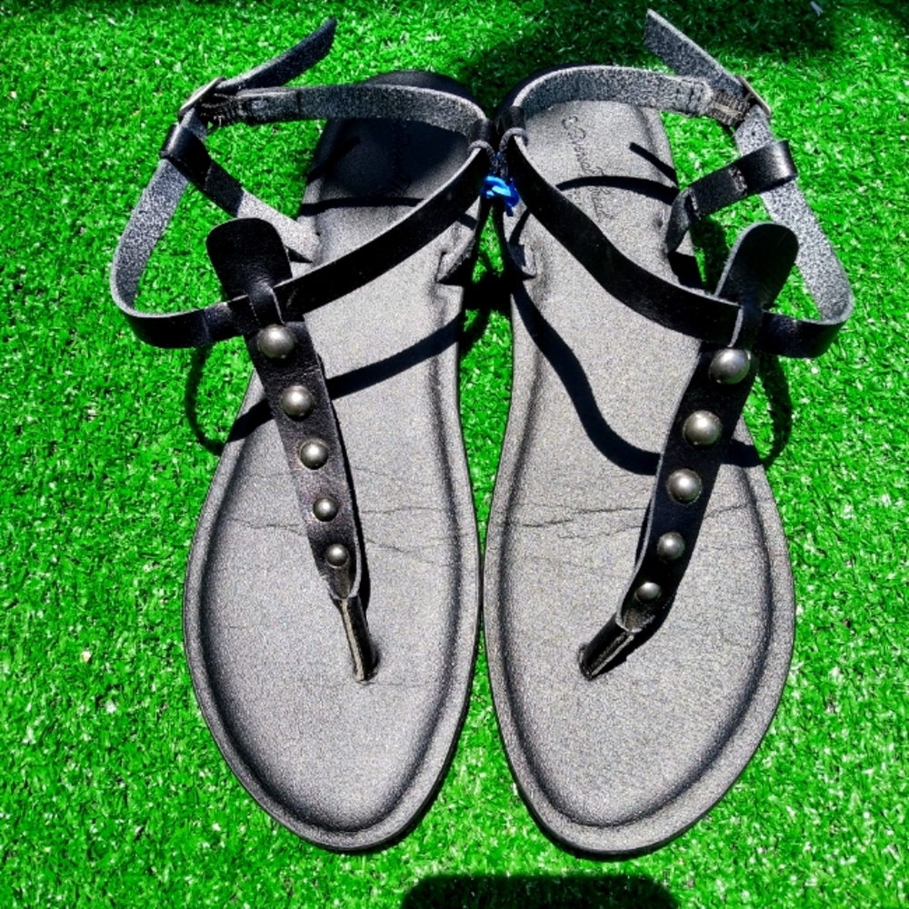 Universal Thread Sandals size 8 Thong Sandals